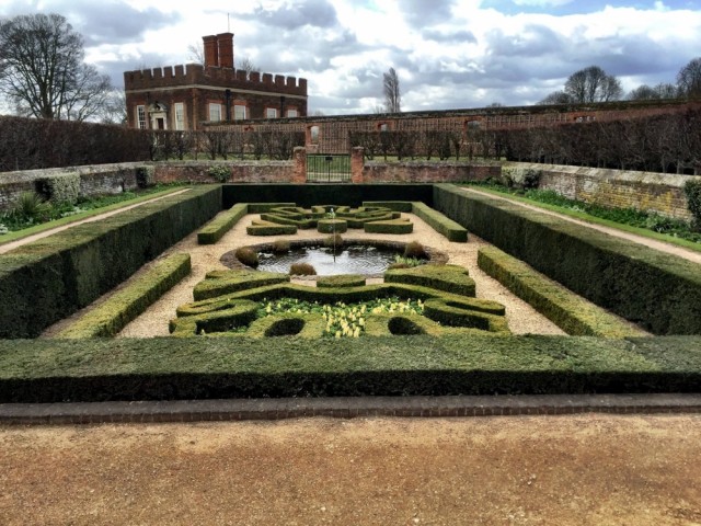 Hamton Court er en av de største kundene til EverEdge i UK.  Her brukes EverEdge classic over alt.