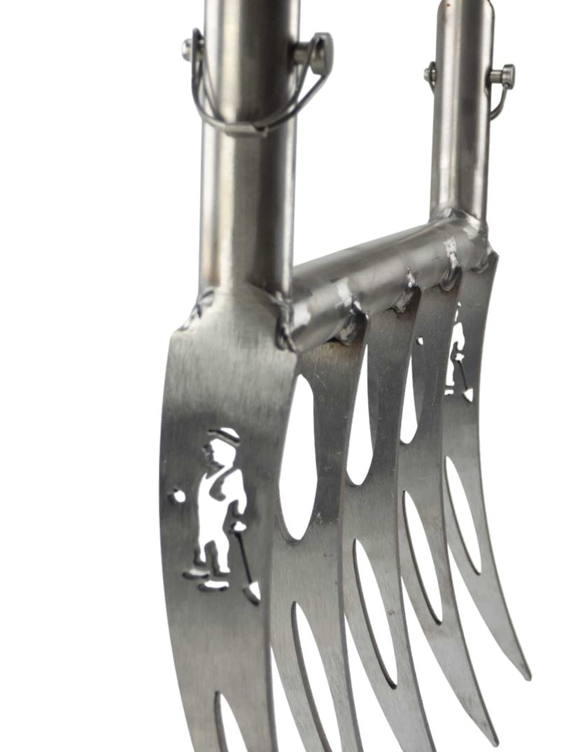 Broadfork, også kjent som en Grelinette, er et hageredskap som brukes til å vende, lufte og bearbeide jord i hagen.